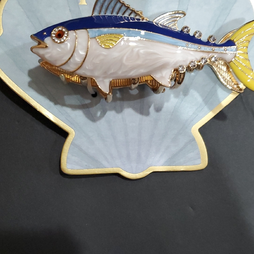 yellowfin tuna fish blue white striped hair‎ claw clip brand new